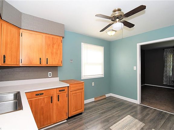 3rd image of 123 Donovan Ave