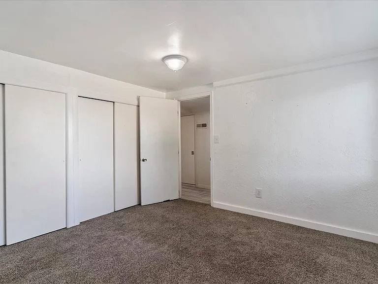 15 E Sylvia Dr — Photo 19