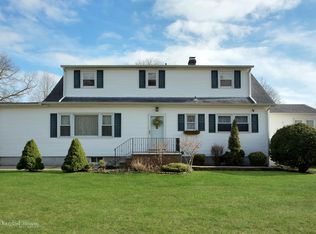 1860 Spur Dr S, Islip Terrace, NY 11752
