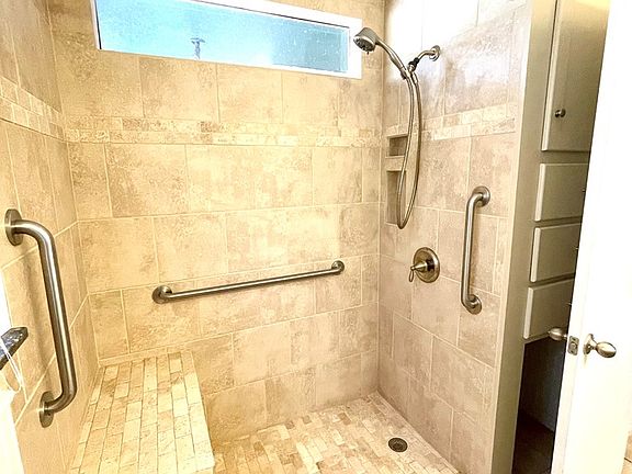 3rd image of 111 Quail Run Dr