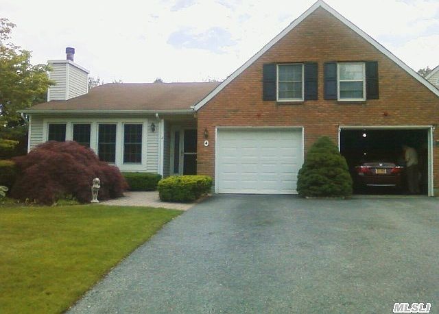 1st image of 4 Chippendale Dr