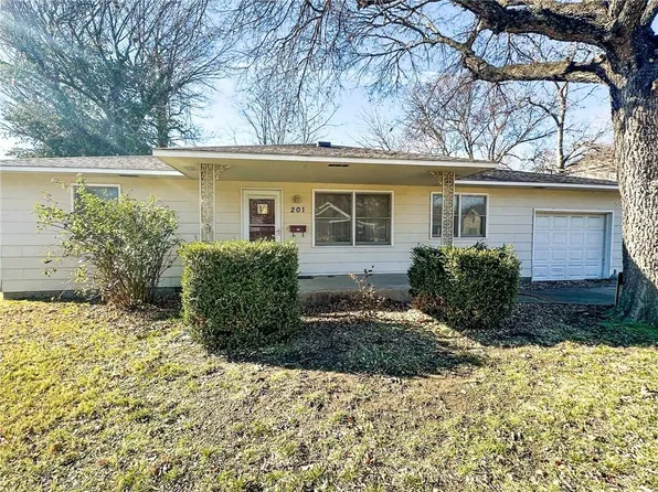 201 N Carbon St, Girard, KS 66743