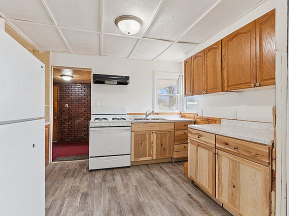 4th image of 912 Jones Rd