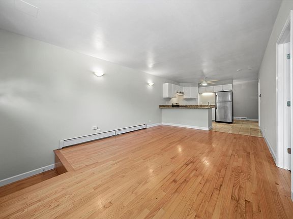 4th image of 3456 N Leavitt St #1E