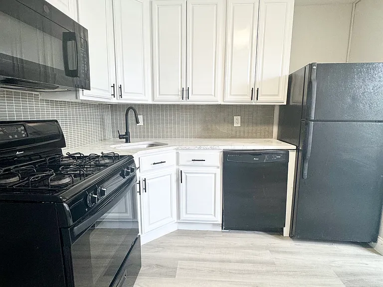 301 71st St #7C — Photo 2