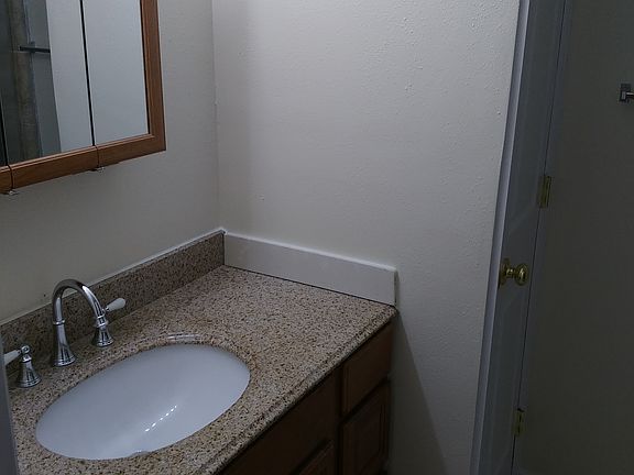 3rd image of 2104 Kings Xing SW