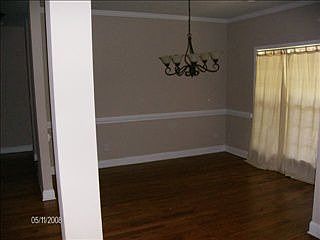 4th image of 695 N Salem Dr