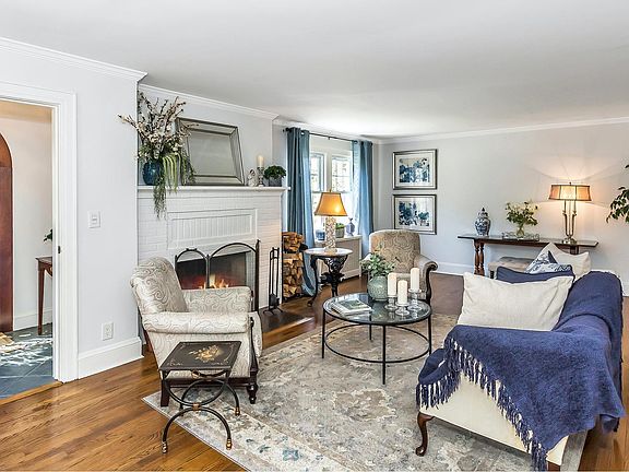 4th image of 195 Nassau Ave