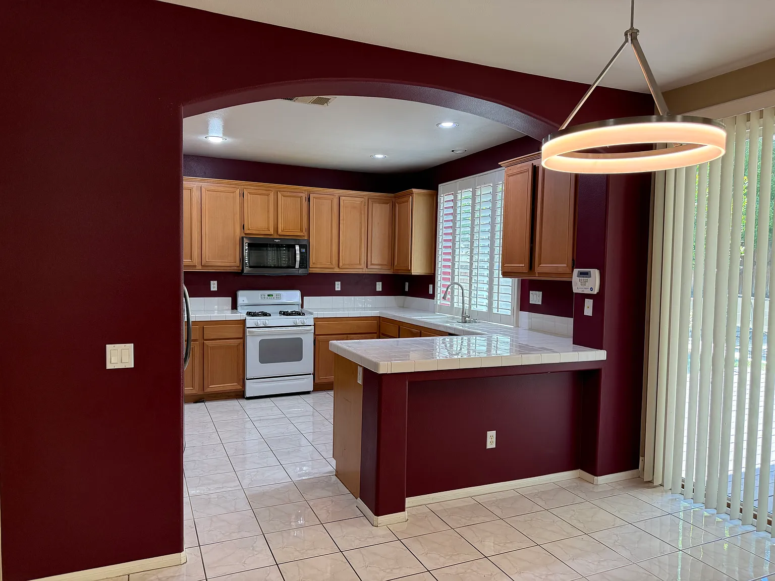 4 bed, 2.5 bath, 2086 sqft, $4,250 — Photo 4