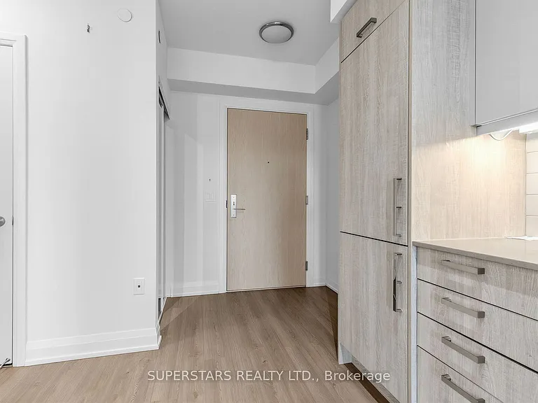 77 Mutual St #611 — Photo 10