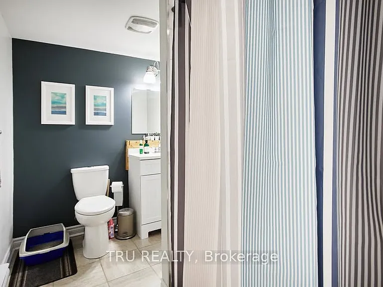1342 Hanbury St #B — Photo 11