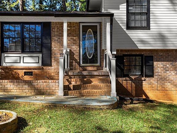 3rd image of 3666 Stanford Cir