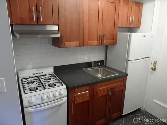 Rented by City Connections Realty | media 2