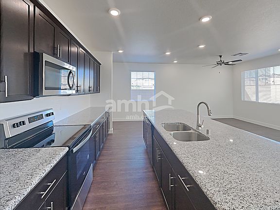 3rd image of 1609 Viaggio Ave