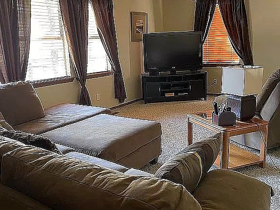 3rd image of 8942 Rose Ln