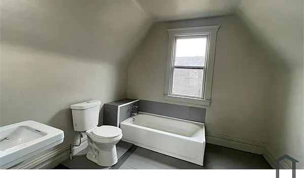 856 N Solvay St #UPPER — Photo 7