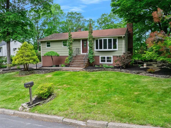 11 Woodland Road, Woodbury, NY 10930