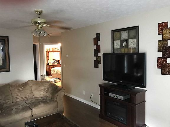 4th image of 9908 Cove Point Ct