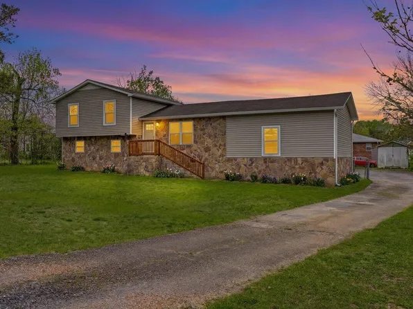 1975 Cloud Springs Rd, Rossville, GA 30741