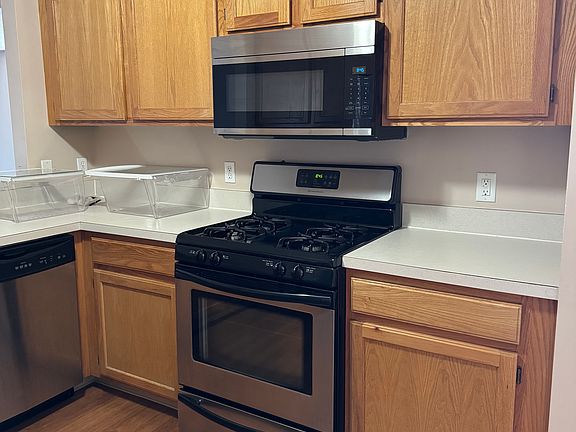 3rd image of 3299 Park Ridge Ln NE