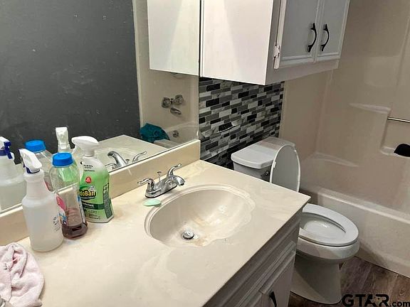 5th image of 2109 Pinkerton Dr