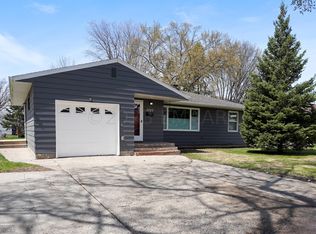 1737 14th St S, Fargo, ND 58103