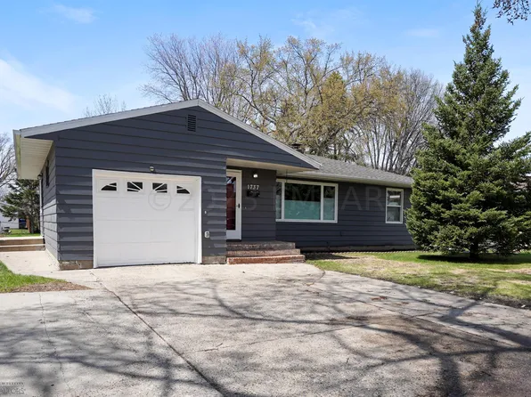 1737 14th St S, Fargo, ND 58103