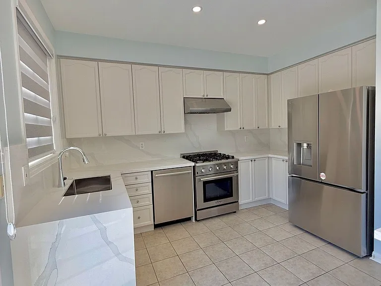 21 Sugarhill Dr #UPPER — Photo 6
