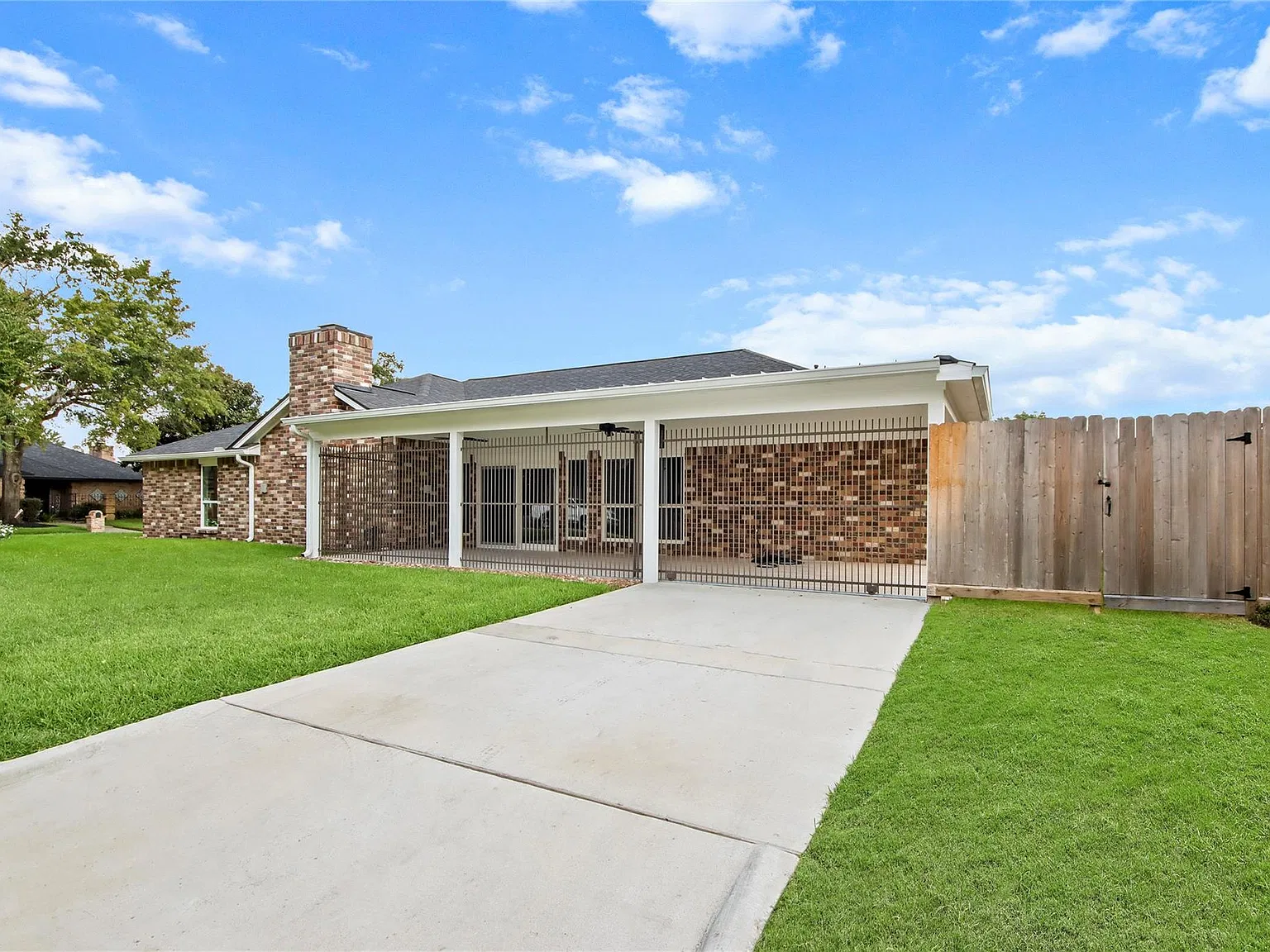 3 bed, 2.0 bath, 2515 sqft, $2,500 — Photo 2