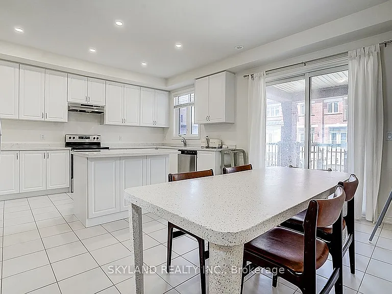 459 Dundas St E — Photo 13