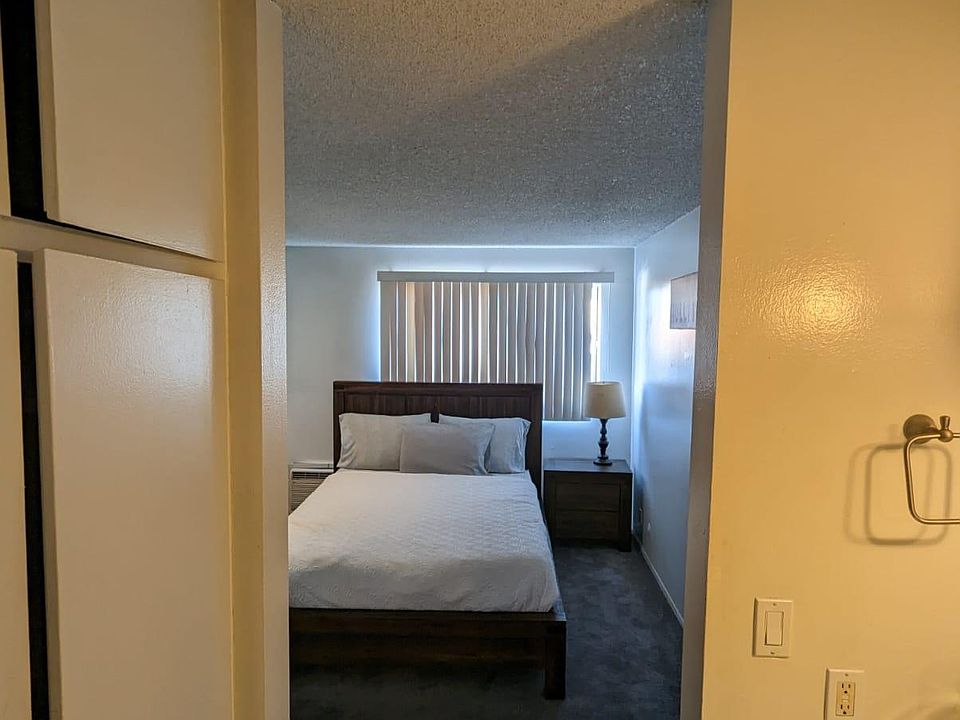 1st image of 10707 Moorpark St APT 202