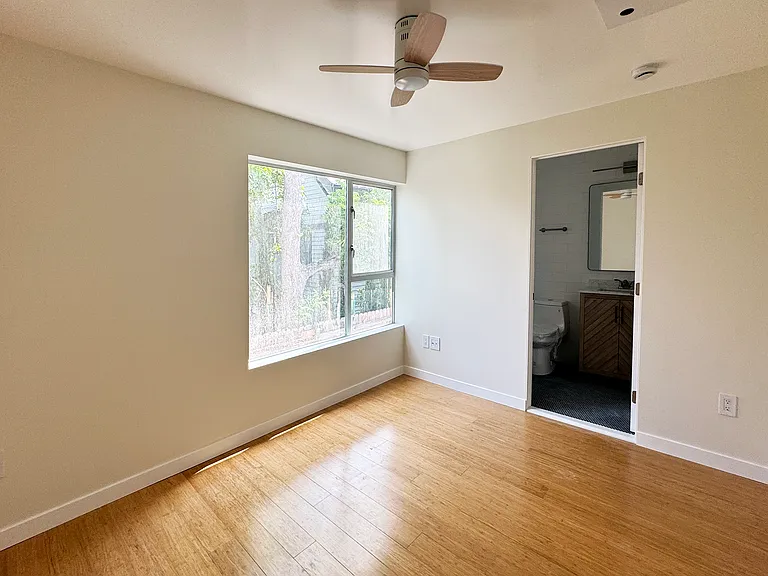 5644 1/2 Aldama St — Photo 12