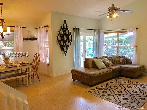 3rd image of 2621 Lake Park Cir W