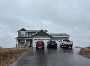 823 206th Ave NW, Oak Grove, MN 55011