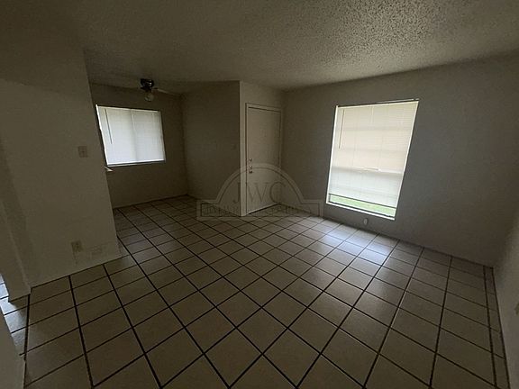 5th image of 2107 Robert E Lee Dr #Lee