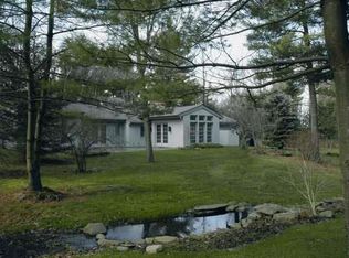 11 Linden Ln S, Millbrook, NY 12545