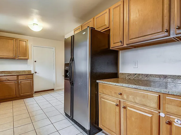 210 E Hamilton Ave — Photo 3