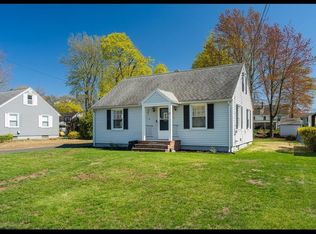 27 Shirley St, Chicopee, MA 01020
