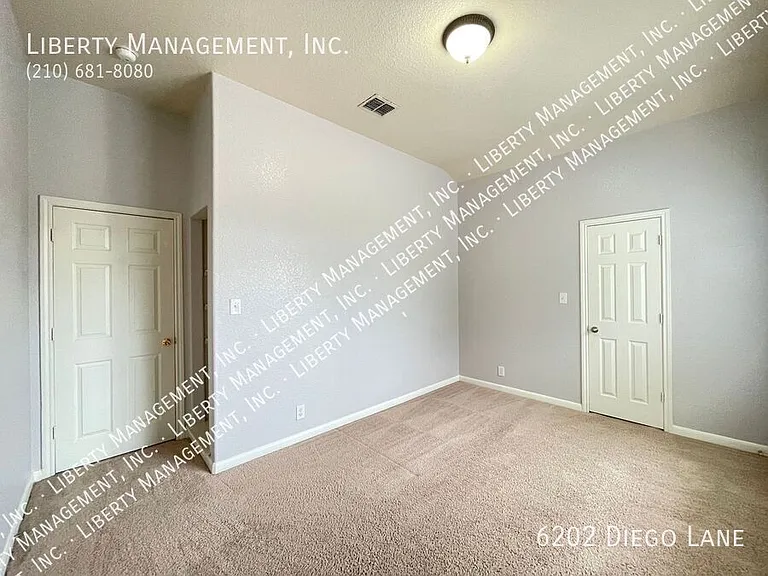 6202 Diego Ln — Photo 39