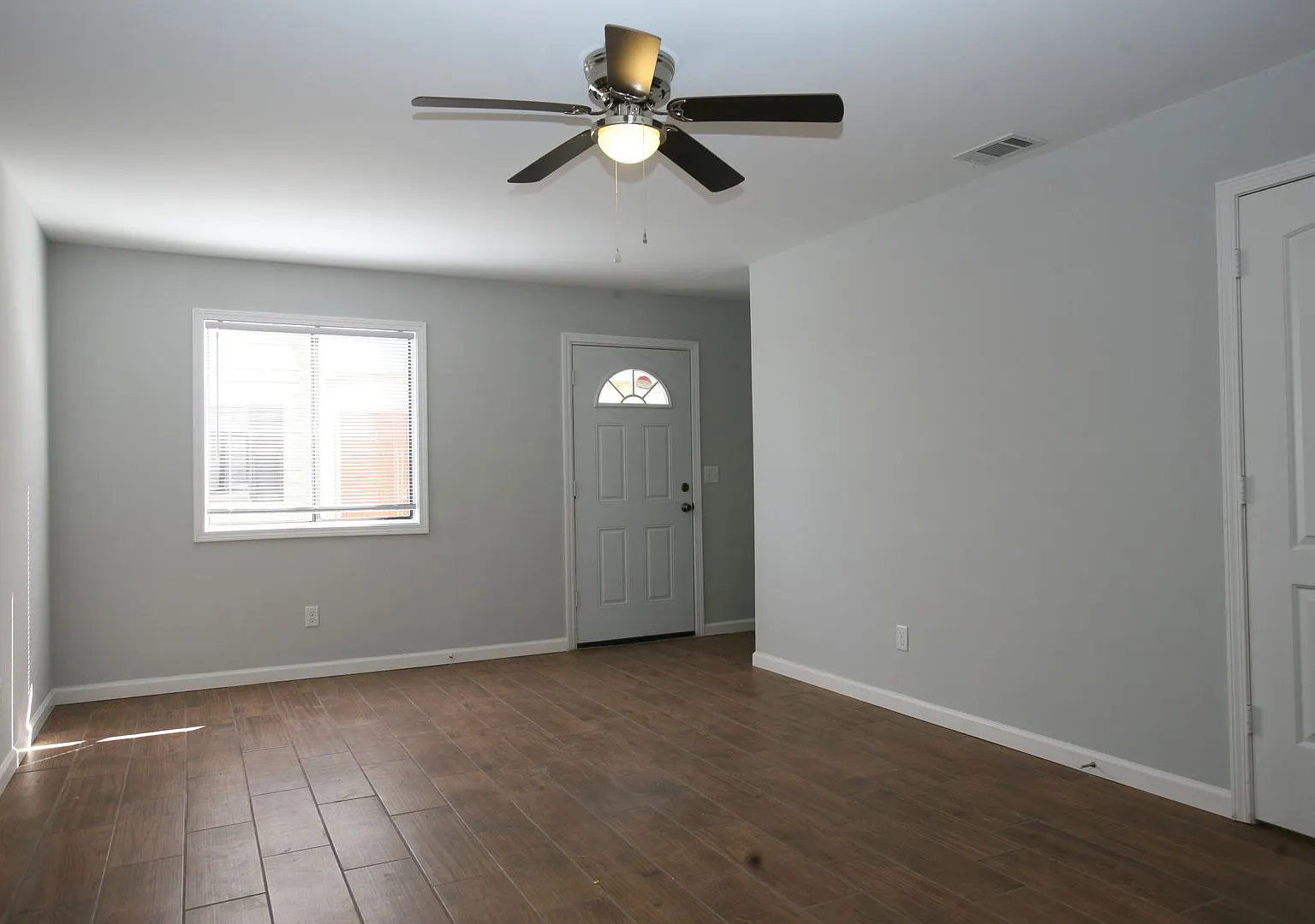 2 bed, 1.5 bath, 1100 sqft, $1,275 — Photo 3