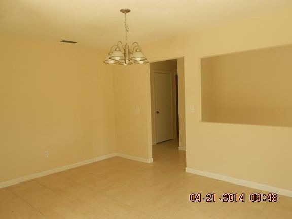 5th image of 250 NE Brunson Ct