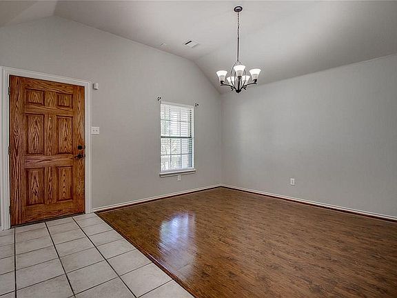 4th image of 208 Victoria Dr