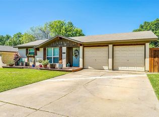 617 NW Lorna St, Burleson, TX 76028