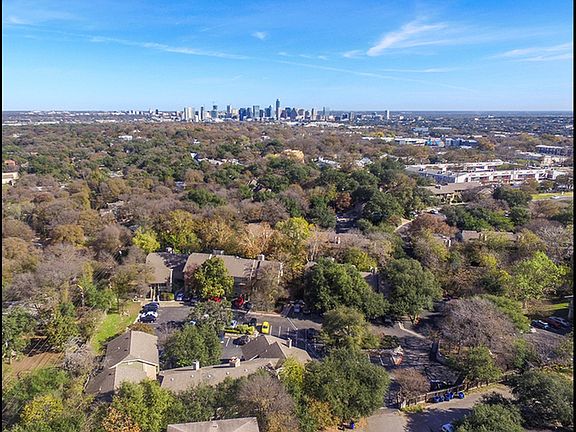 Minutes from Downtown Austin