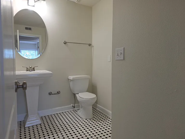 2031 Dixie Belle Dr #I — Photo 15