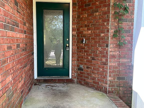 2nd image of 1010 Salford Pl
