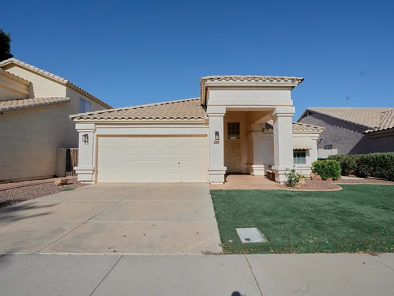 1317 N Palmsprings Dr — Photo 2