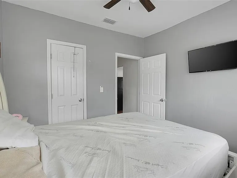 1313 4th St NE — Photo 10