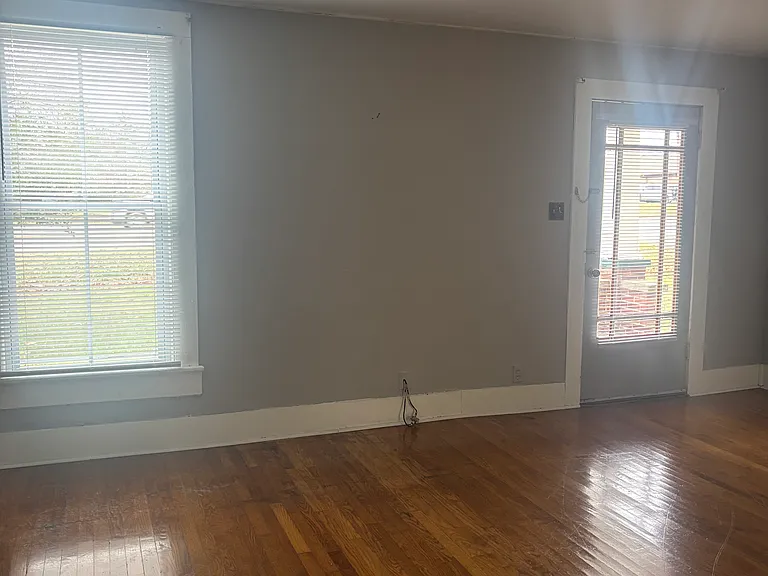 910 N Main St — Photo 4