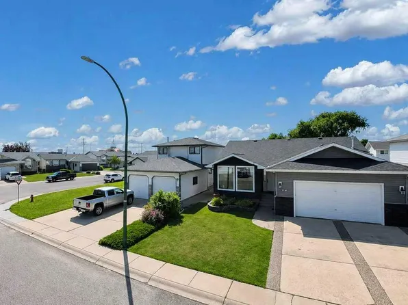 35 NE Stafford St SE, Medicine Hat, AB T1B 4G3